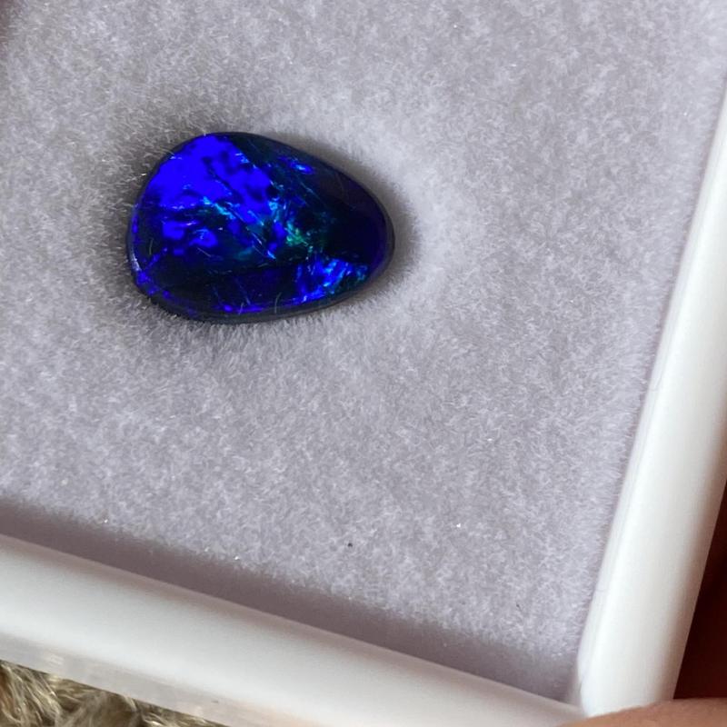 1.95 cts Lightning Ridge Black Opal N1