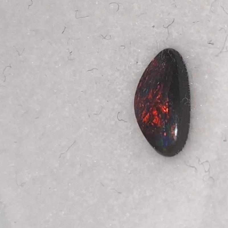 0.8 cts Lightning Ridge Black Opal N2