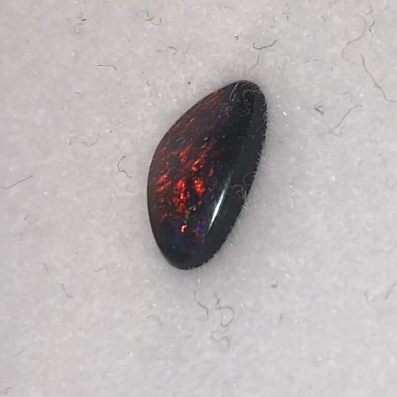 0.8 cts Lightning Ridge Black Opal N2