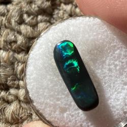 2.35 cts Lightning Ridge Black Opal N3