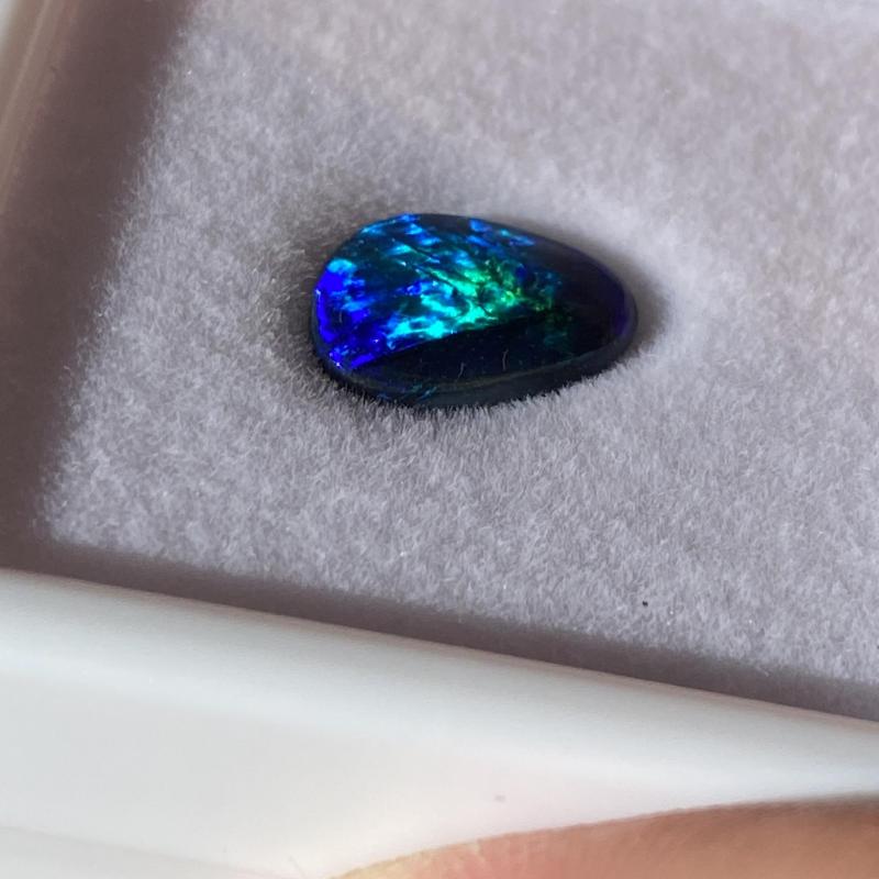 1.95 cts Lightning Ridge Black Opal N1