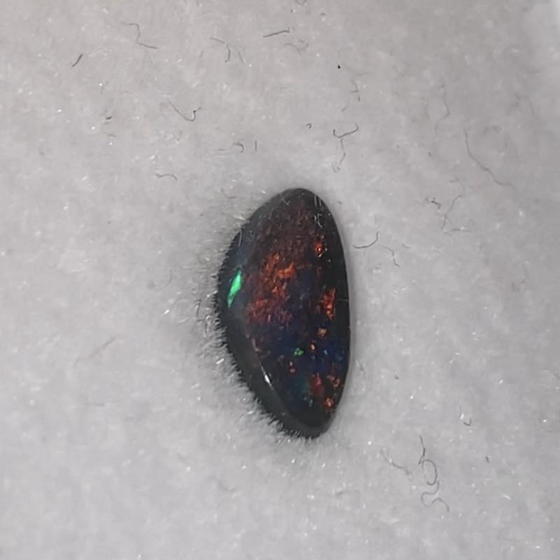 0.8 cts Lightning Ridge Black Opal N2