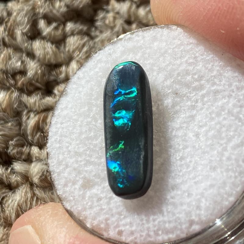 2.35 cts Lightning Ridge Black Opal N3